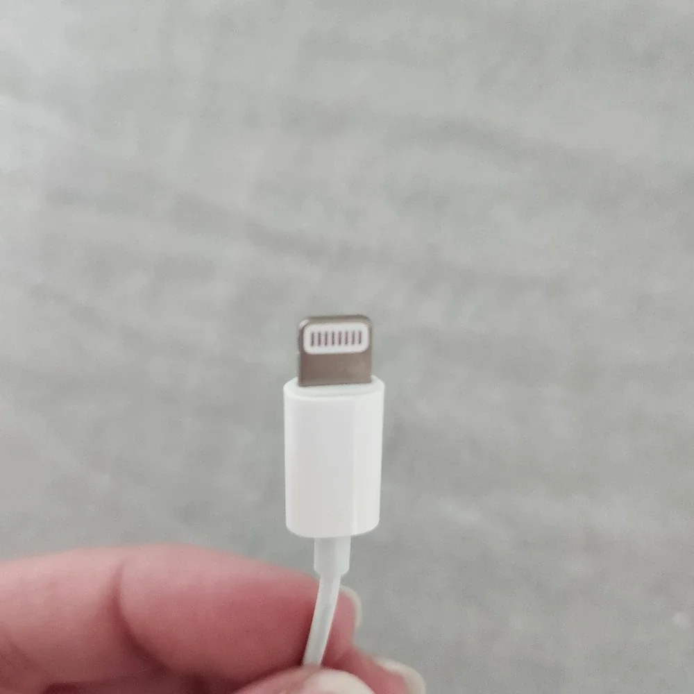 Apple Lightning to 3.5mm Headphone Jack Adapter White Dongle A1749 iPhone iPad